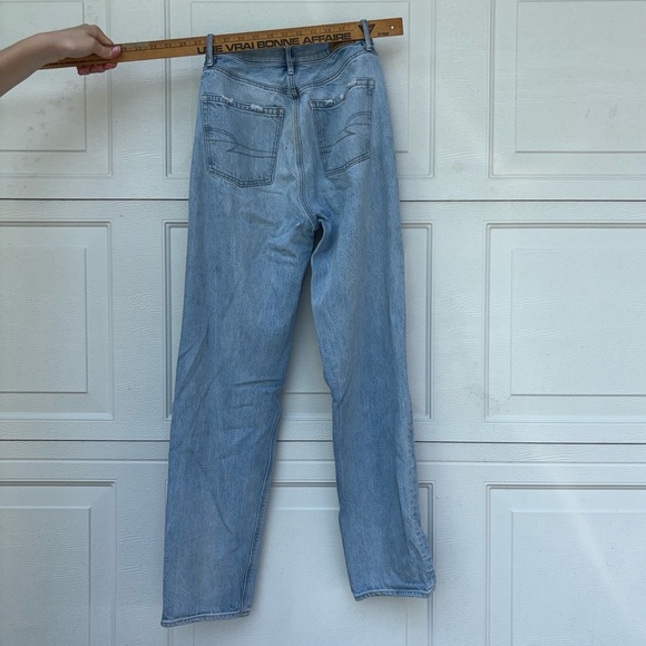 American Eagle High Waisted Mom Jeans
Size 0 Regular - Picture 2 of 2